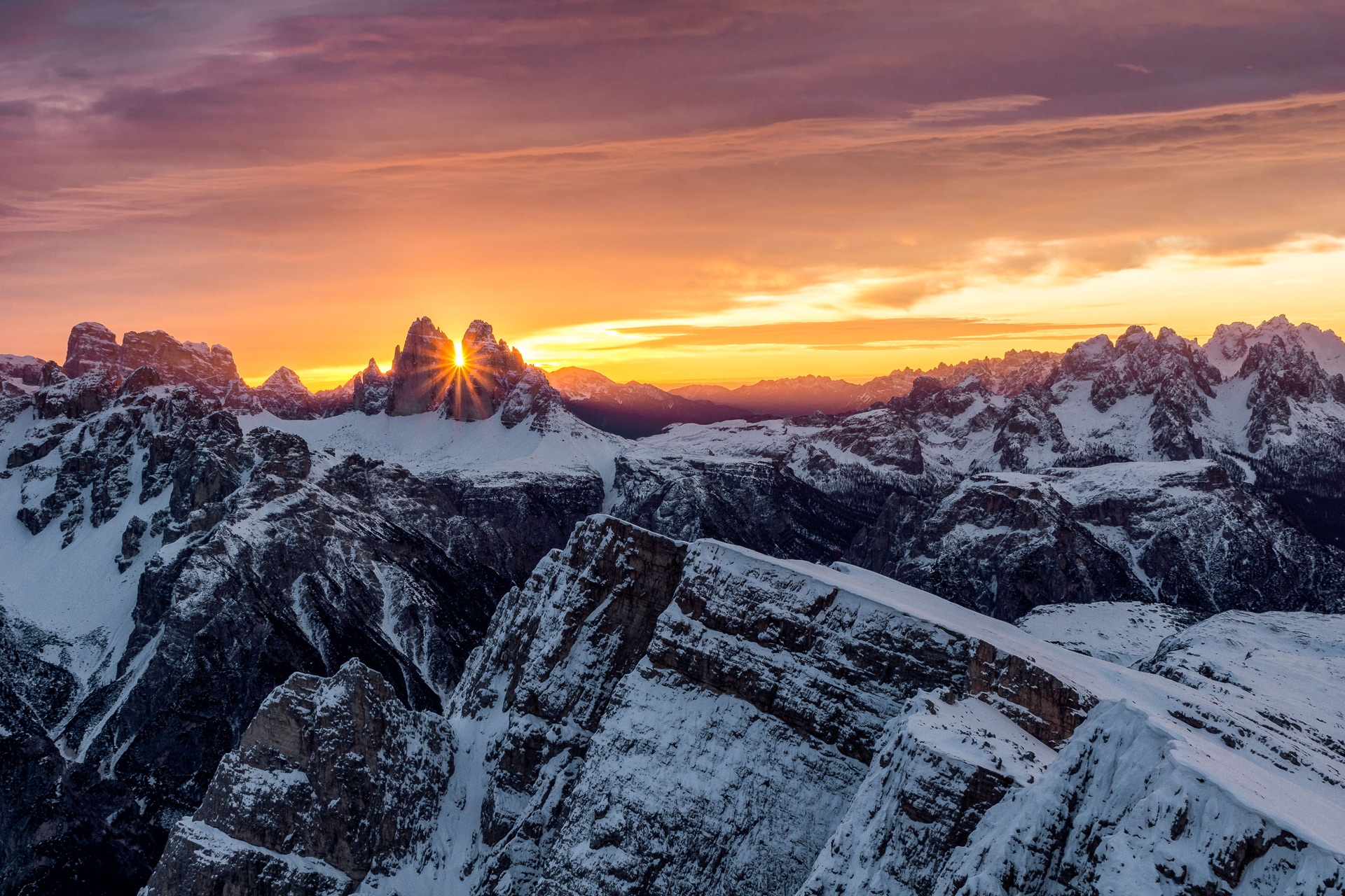 <img src=“portfolio/suedtirol/sonnenaufgang-drei-zinnen-dolomiten-suedtirol.jpg“ title=“Sonnenaufgang Drei Zinnen Dolomiten Suedtirol“ alt=“Sonnenaufgang Drei Zinnen Dolomiten Suedtirol“/>