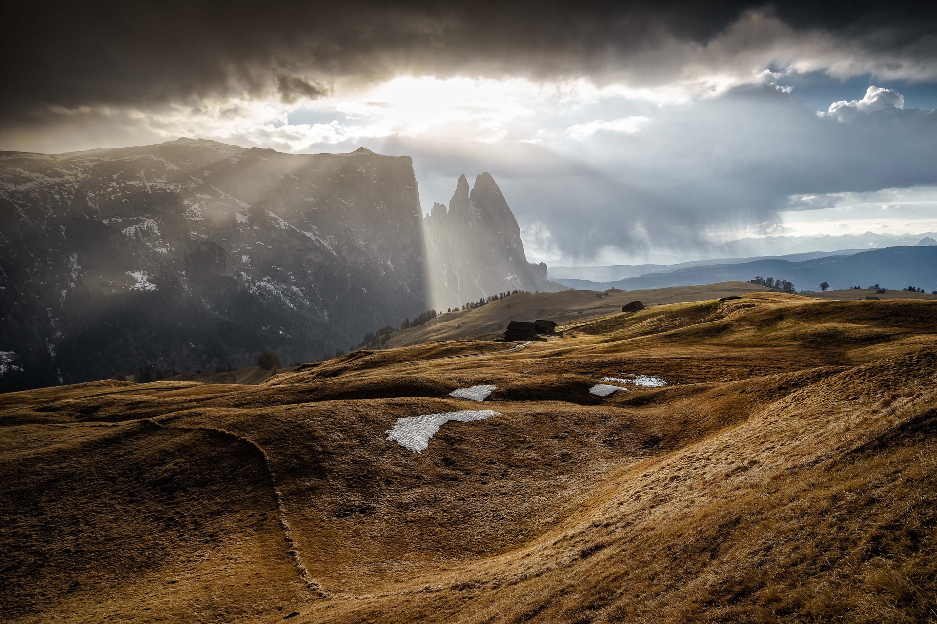 <img src=“portfolio/suedtirol/schlern-dolomiten-suedtiroln.jpg“ title=“Schlern Dolomiten Suedtirol“ alt=“Schlern Dolomiten Suedtirol“/>